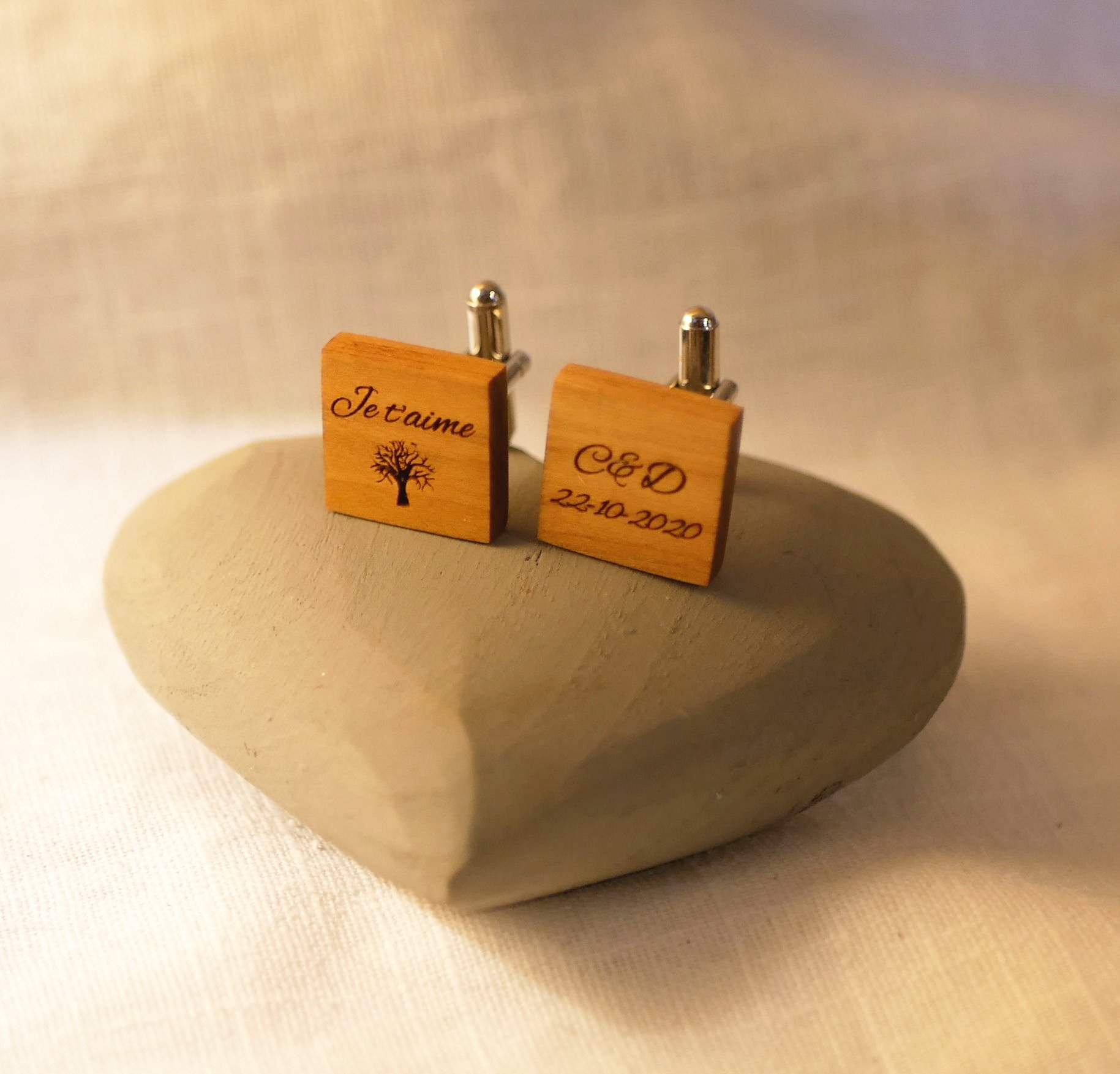 Kvadratiska manschettknappar i tr&auml; f&ouml;r personlig anpassning