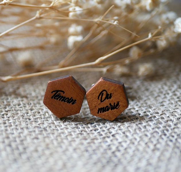 Hexagonala manschettknappar i tr&auml; f&ouml;r personlig anpassning