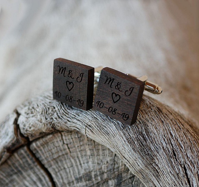 Fyrkantiga manschettknappar i k&ouml;rsb&auml;rstr&auml; f&ouml;r personlig anpassning