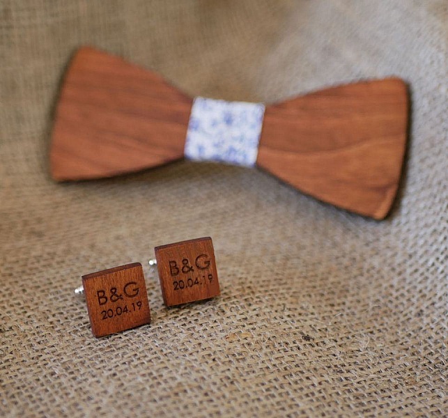 Fyrkantiga manschettknappar i k&ouml;rsb&auml;rstr&auml; f&ouml;r personlig anpassning