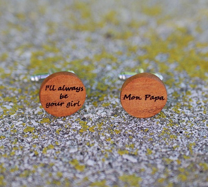 Manschettknappar i tr&auml; Cherry runda att gravera 18mm