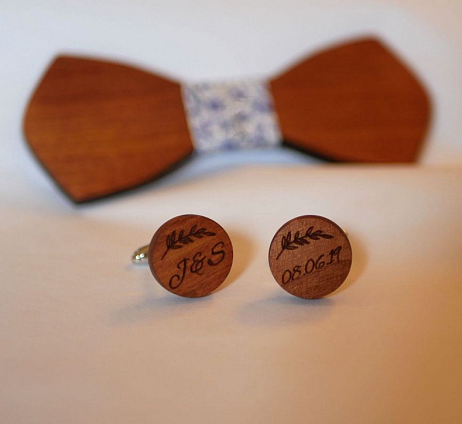 Manschettknappar i tr&auml; Cherry runda att gravera 18mm