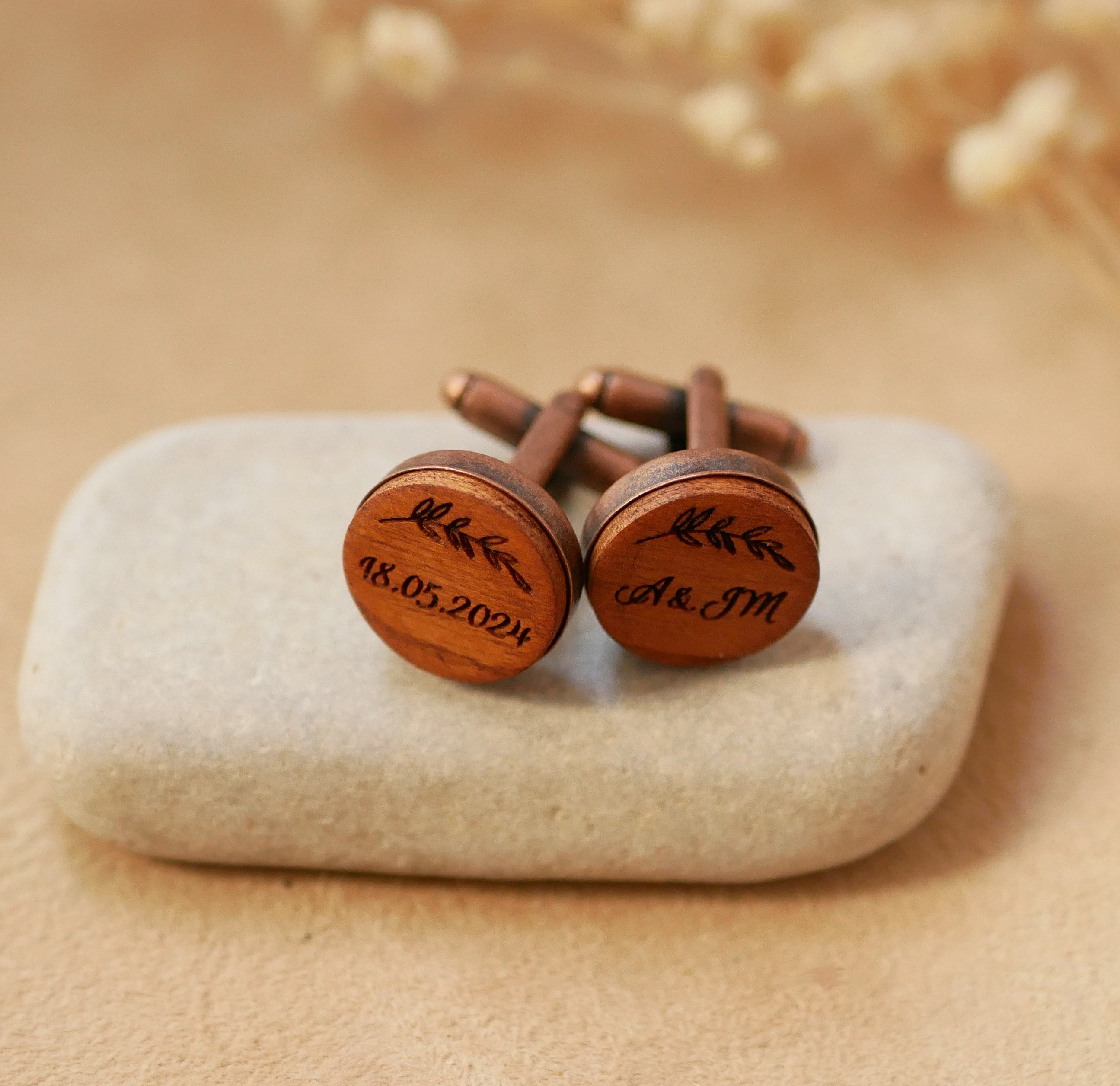 Manschettknappar av tr&auml; i antik koppar 16 mm, anpassningsbara