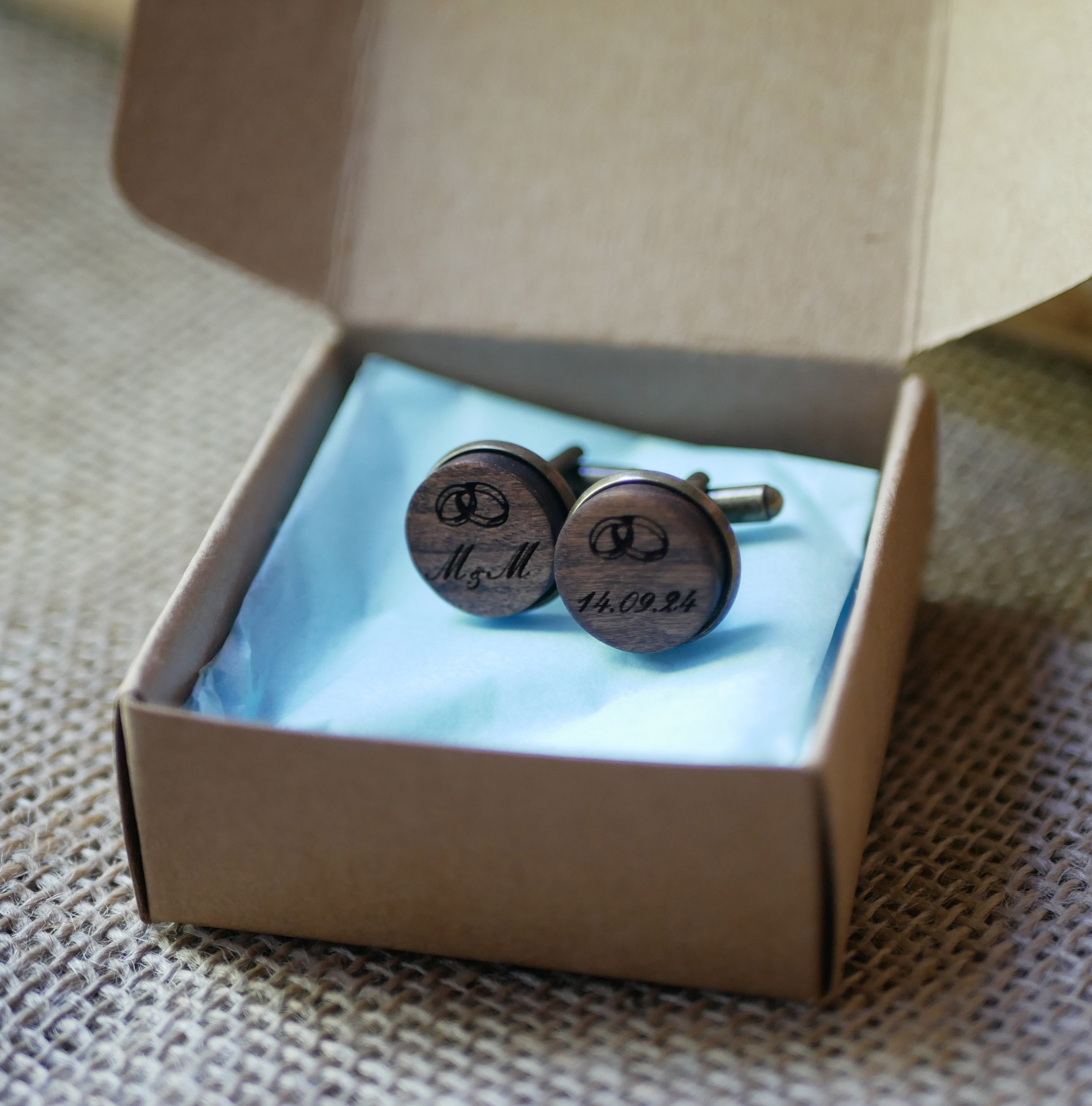 Manschettknappar av tr&auml; i &aring;ldrad brons 16 mm anpassningsbara