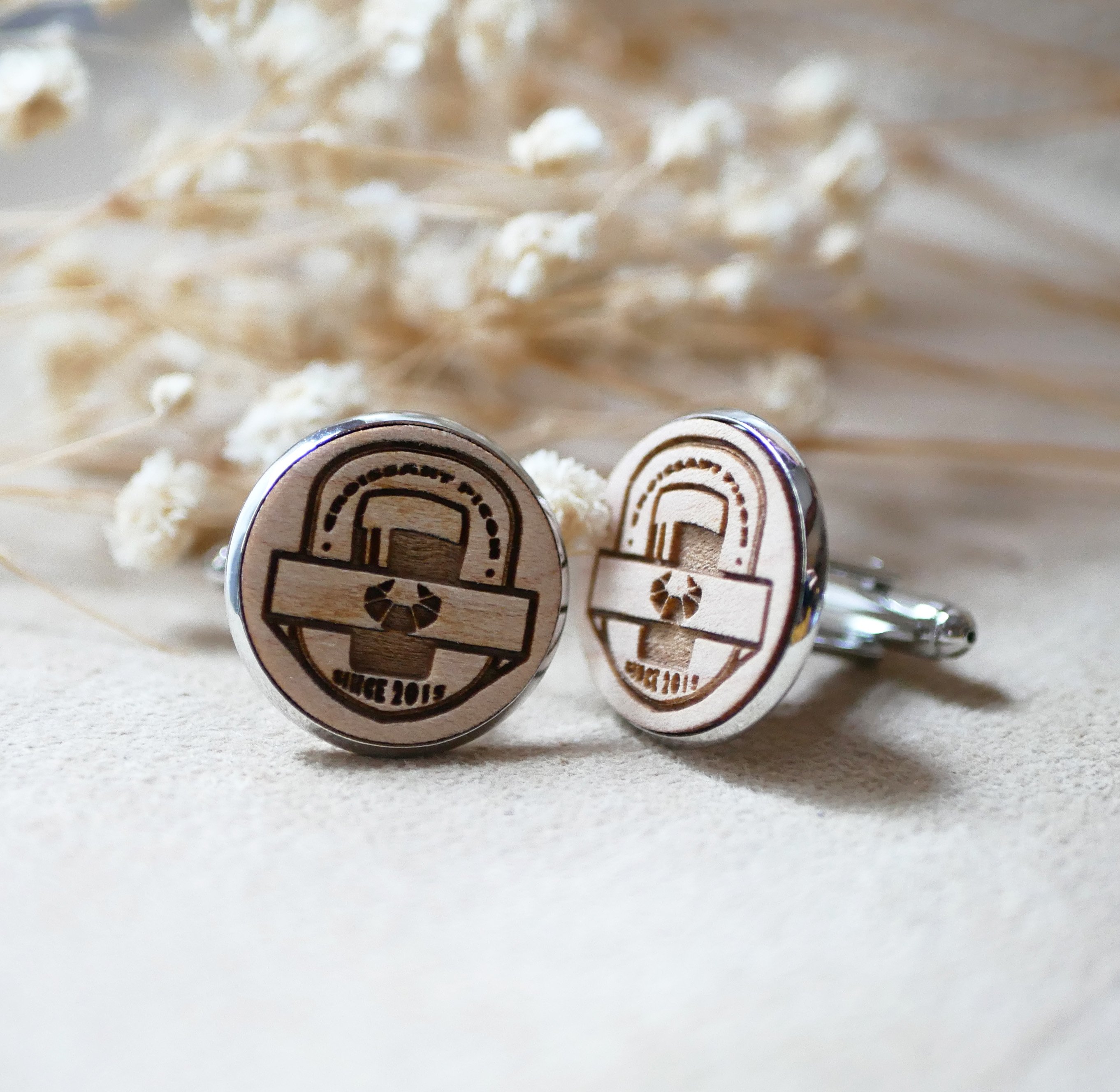 Manschettknappar cabochon set med graverad design