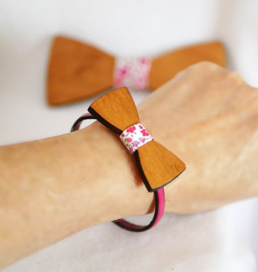 Läderarmband med miniatyr av träbåge, anpassningsbart