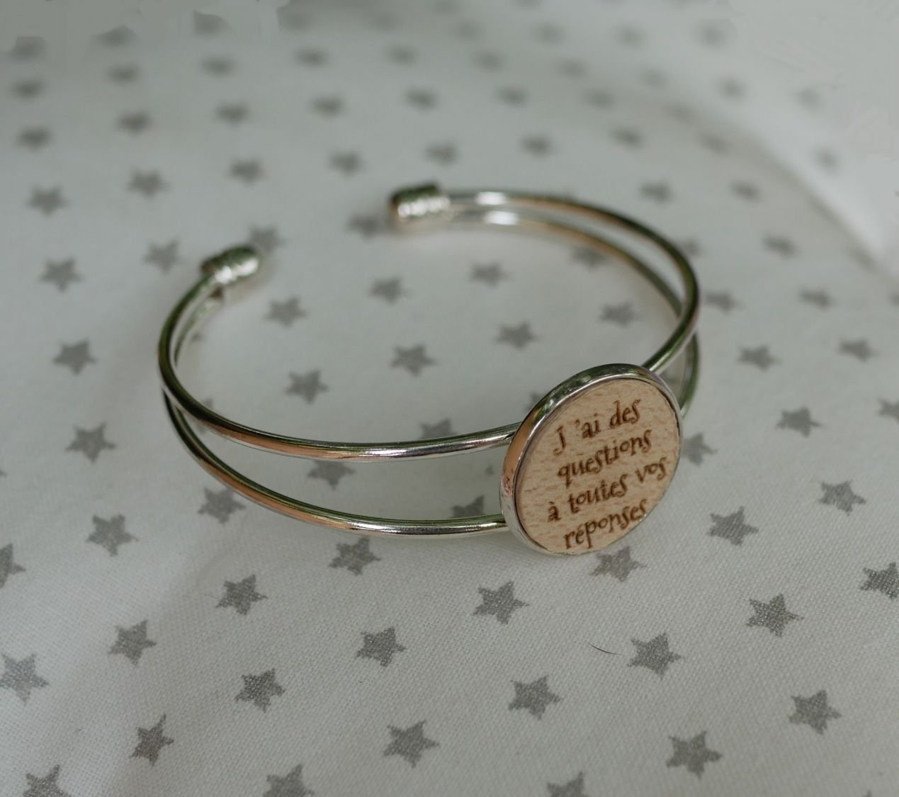 Armband med träcabochon för personlig anpassning och silverpläterad metall