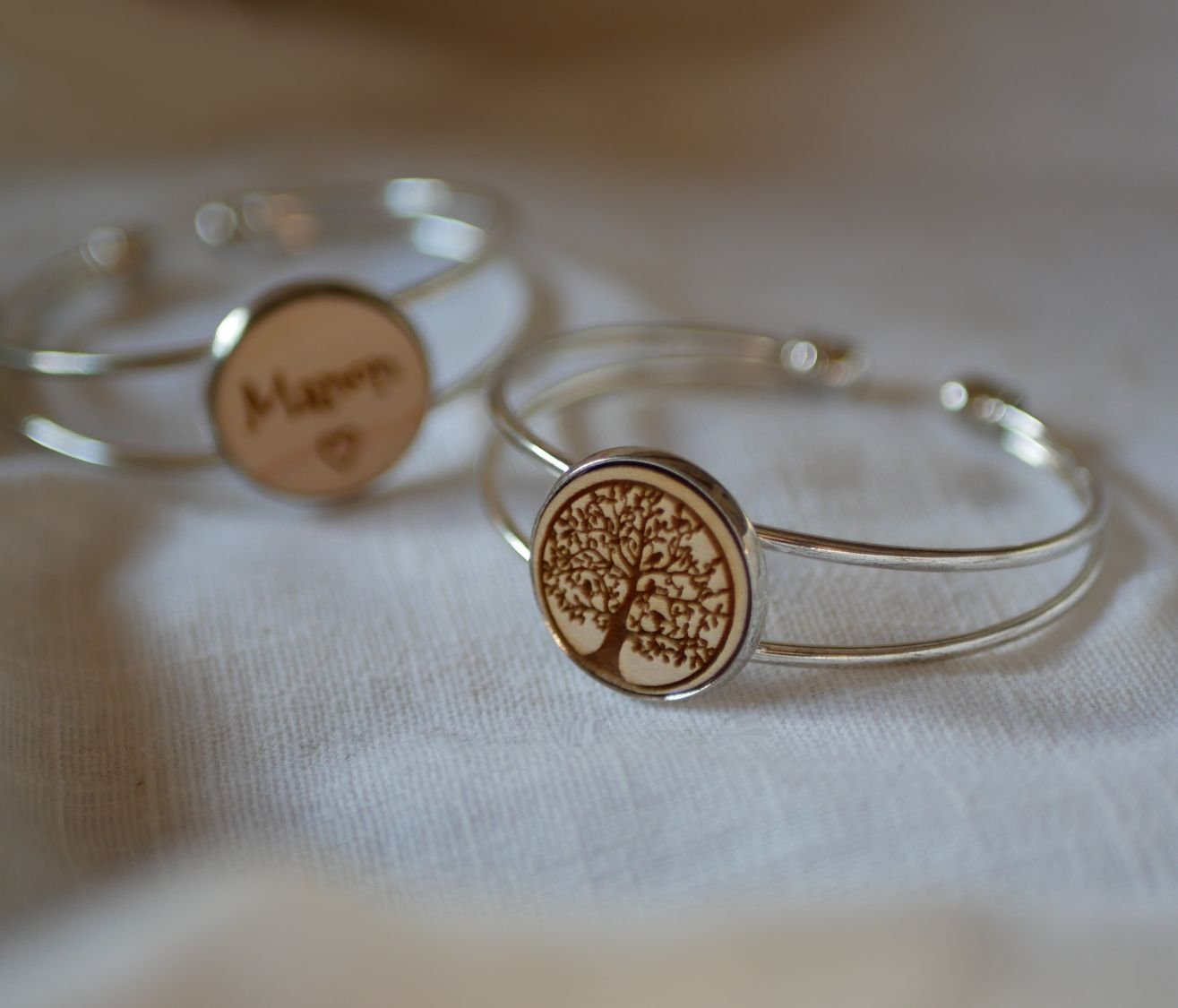 Armband med träcabochon för personlig anpassning och silverpläterad metall
