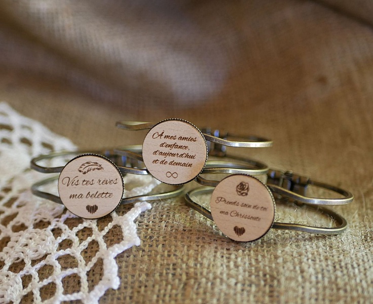 Armband i m&auml;ssing och tr&auml; med anpassningsbar cabochon 