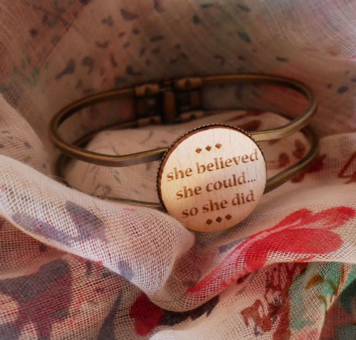 Armband i mässing och trä med anpassningsbar cabochon 