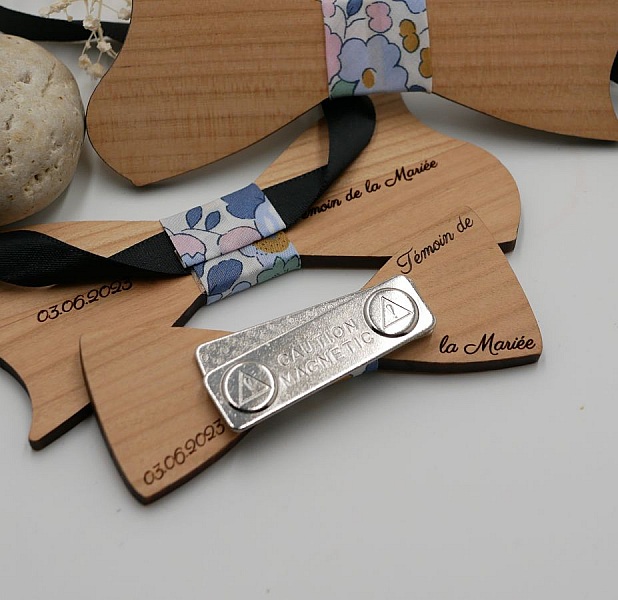 Minibrosch i tr&auml; f&ouml;r personlig anpassning