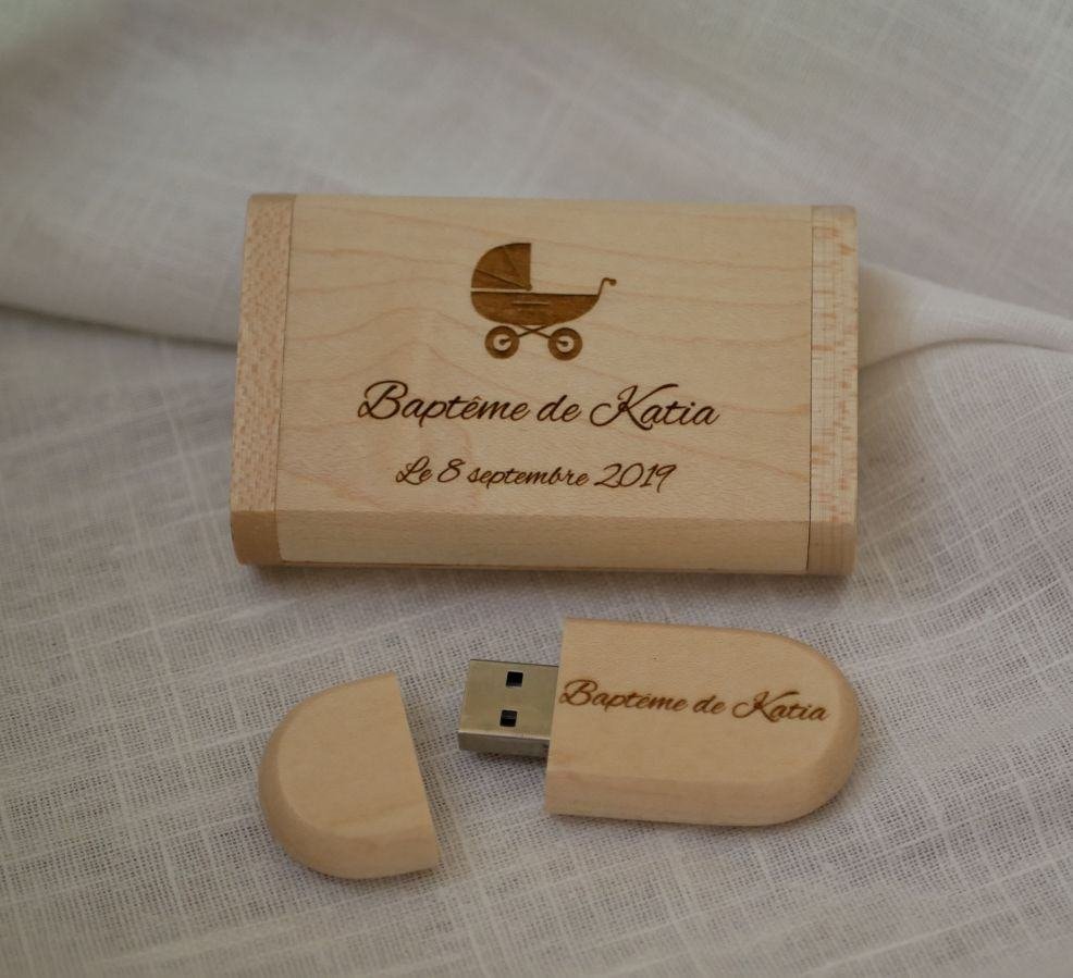 32 GB 2.0 USB-flashenhet i ett anpassat fodral i lönnträ