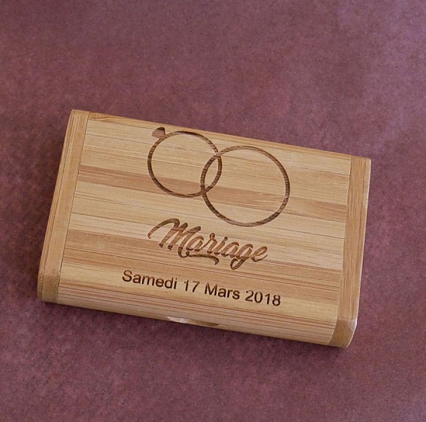 32 GB USB-minne i bambu 2.0 i specialanpassat fodral