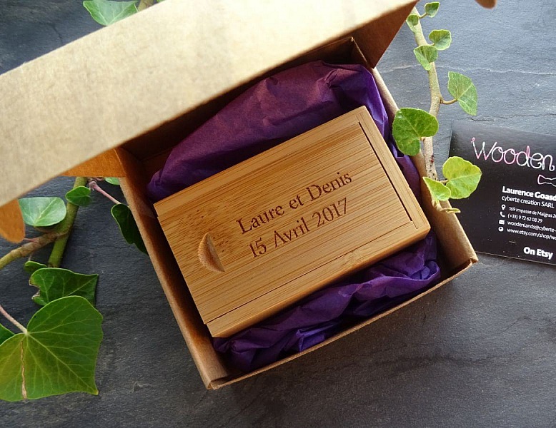 32 GB USB 3.0-nyckel i en bambul&aring;da som kan personaliseras med gravyr 