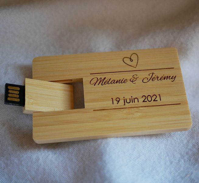 32 GB USB-nyckel Bamboo tr&auml;kort som kan personifieras med gravyr