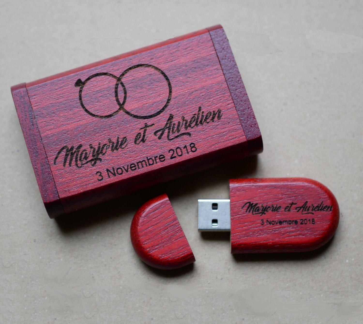 32 GB 3.0 USB-minne i rött trä i gravyrlåda