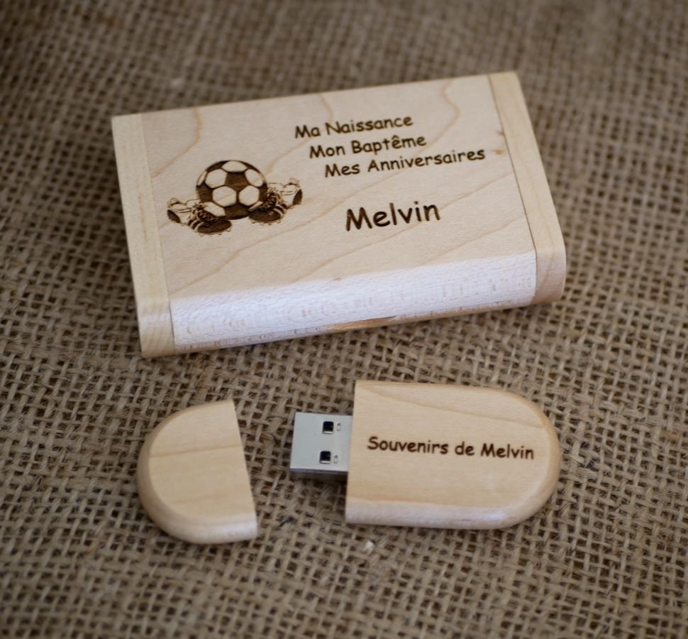 64 GB 3.0 USB-flashenhet i ett anpassat fodral av lönnträ i ljust lönnträ