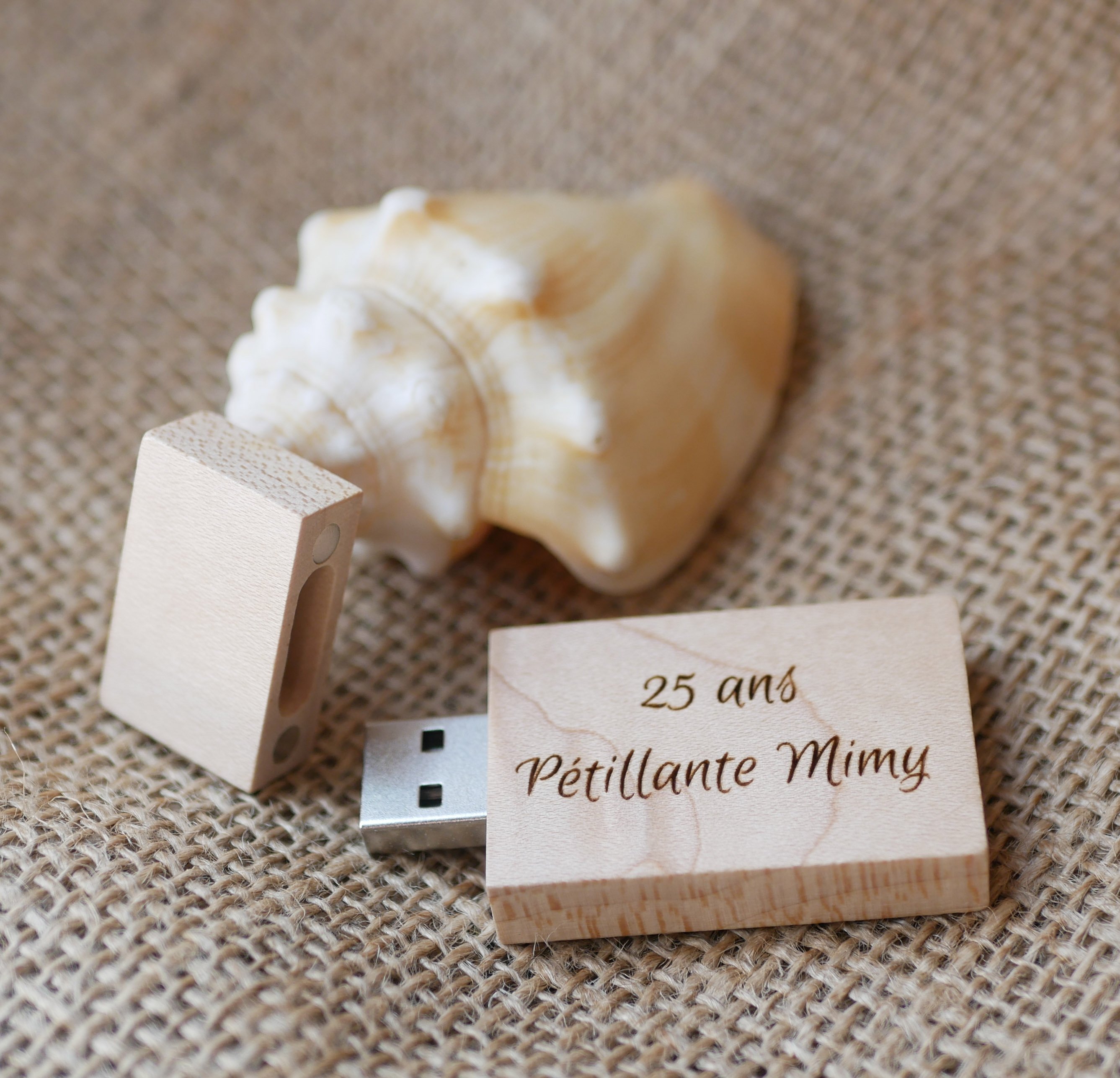 32 GB USB-nyckel i trä, rektangulär, som kan personifieras genom gravering