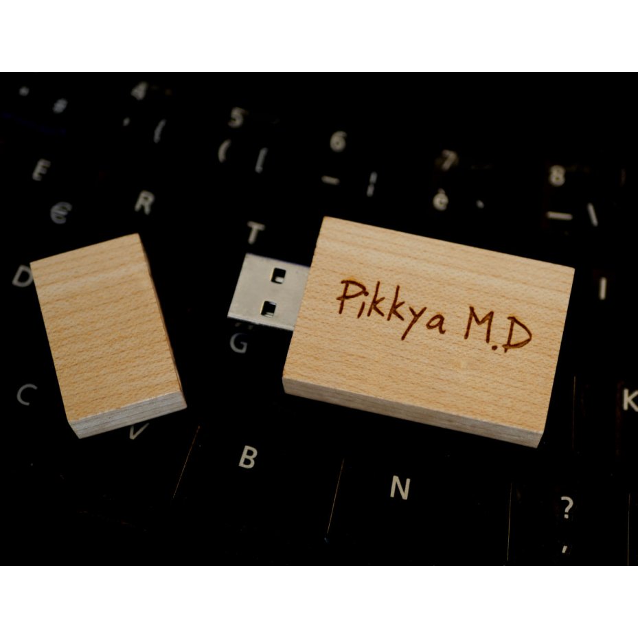 32 GB USB-nyckel i trä, rektangulär, som kan personifieras genom gravering