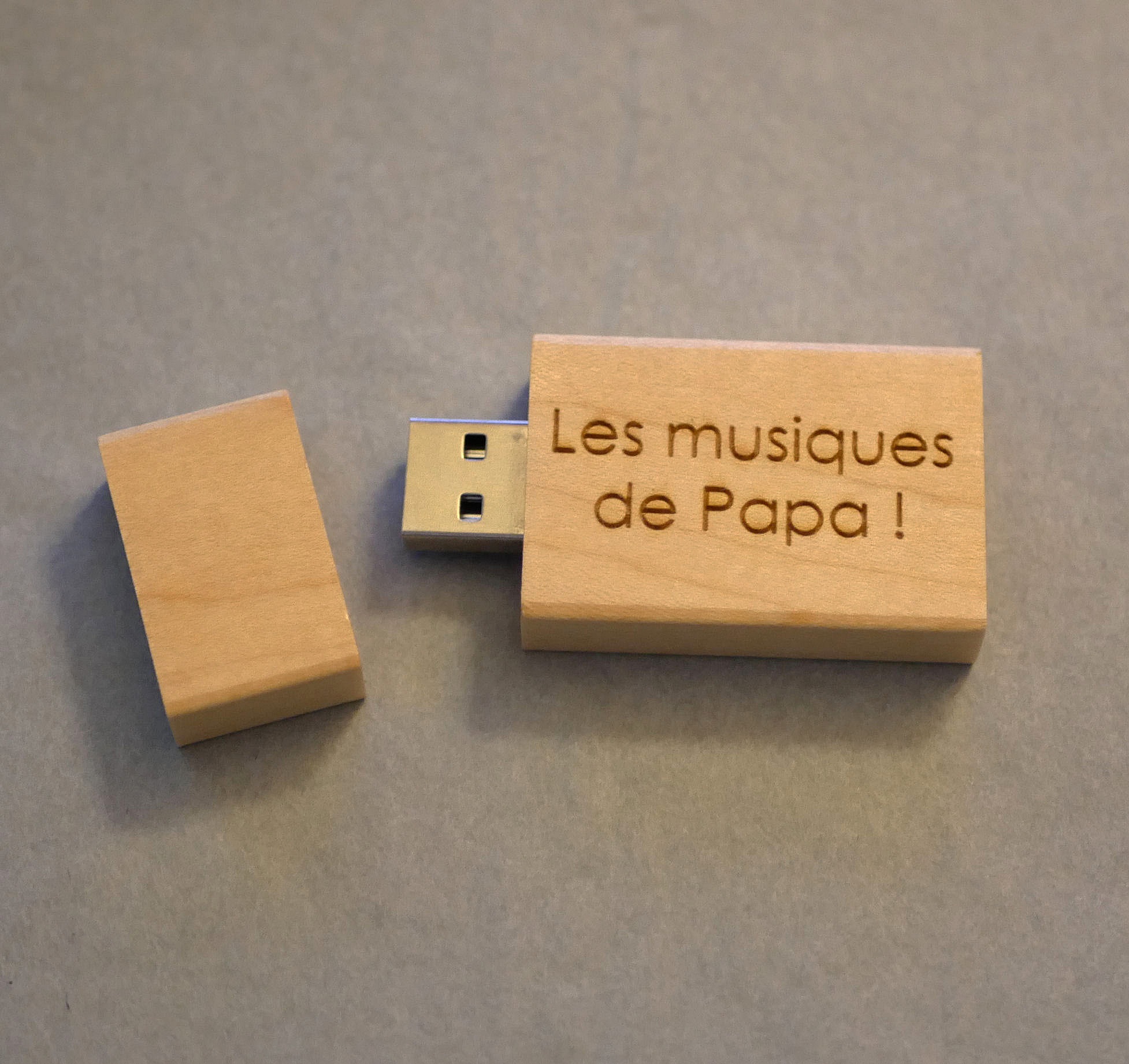Clé USB en bois rectangulaire gravée personnalisée 32 Go.