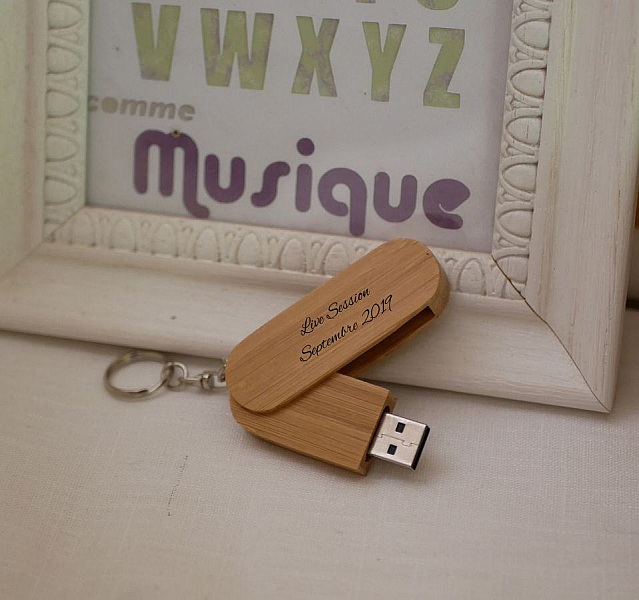 32 GB Bamboo USB-nyckelring som kan graveras och personaliseras