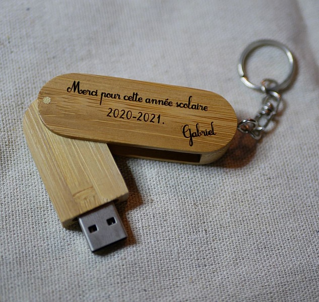 32 GB Bamboo USB-nyckelring som kan graveras och personaliseras