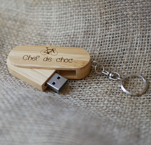 32 GB Bamboo USB-nyckelring som kan graveras och personaliseras