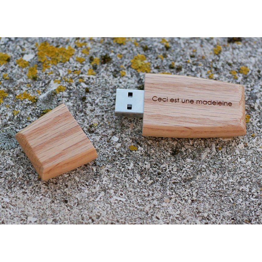 USB-nyckel i trä som kan personaliseras genom gravering
