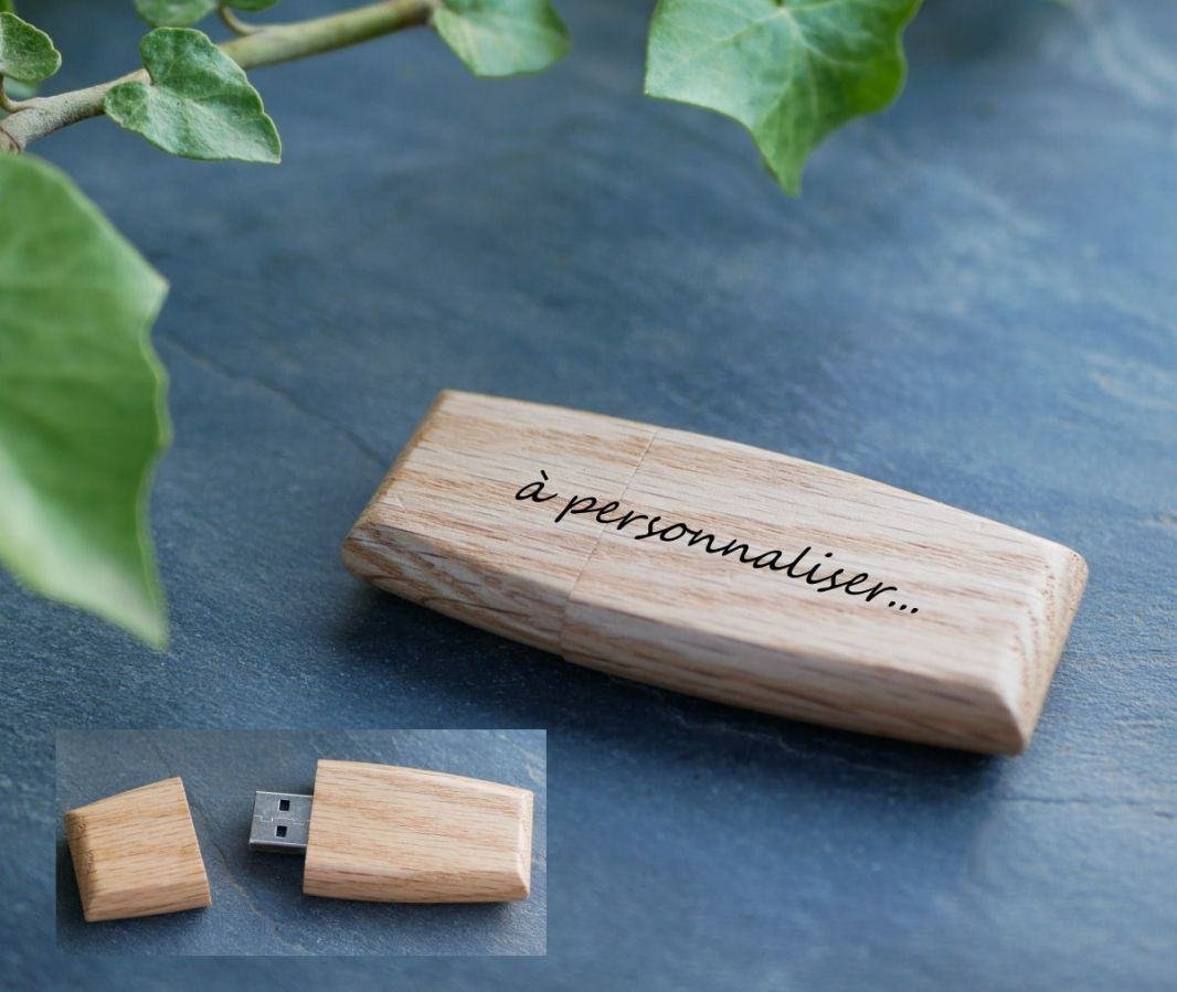 USB-nyckel i trä som kan personaliseras genom gravering