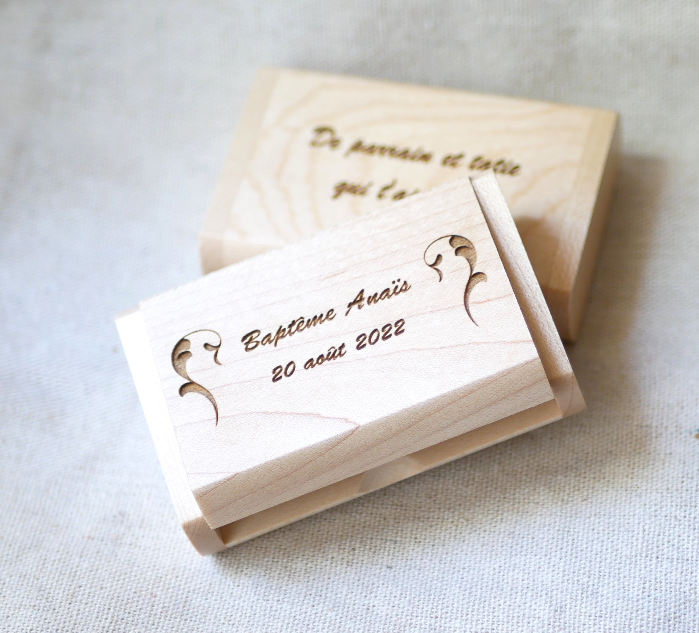 32 GB 2.0 graverat USB-minne i fodral av l&ouml;nntr&auml;