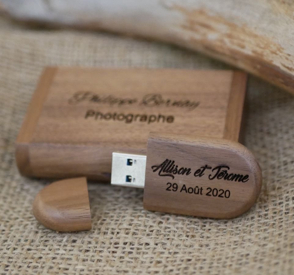USB-minne och fodral i valnötsträ 3.0, 32 GB, anpassningsbart