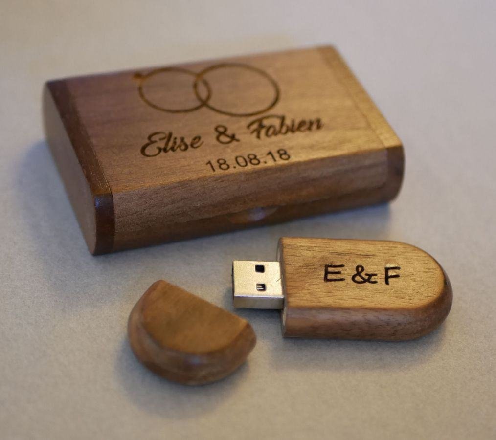 Valnötsträ 64GB USB-minne och låda, anpassningsbar