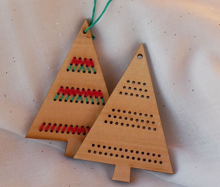 Julgran i tr&auml; att brodera sj&auml;lv 