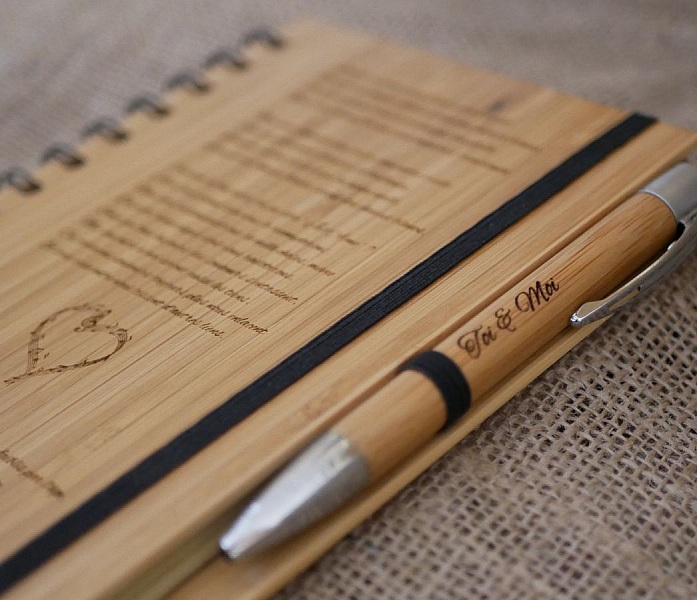 G&auml;stbok i tr&auml; f&ouml;r br&ouml;llop eller ceremoni som kan anpassas