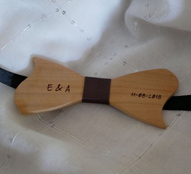 Original asymmetrisk fluga i k&ouml;rsb&auml;rstr&auml; f&ouml;r personlig anpassning