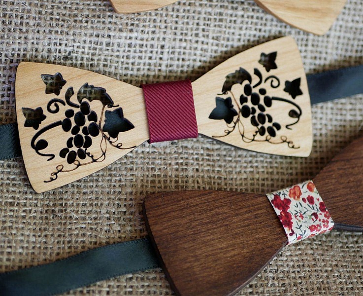 Genombruten tr&auml;b&aring;ge med vinrankor och blad tillverkad i Frankrike