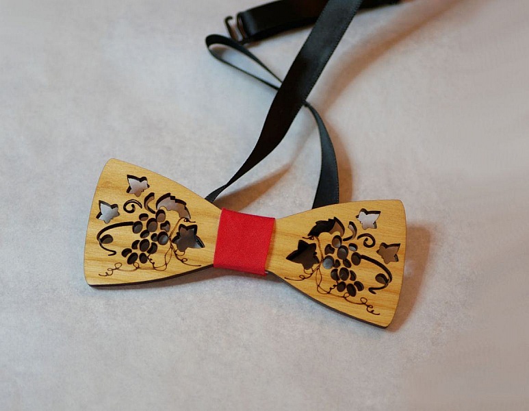 Genombruten tr&auml;b&aring;ge med vinrankor och blad tillverkad i Frankrike