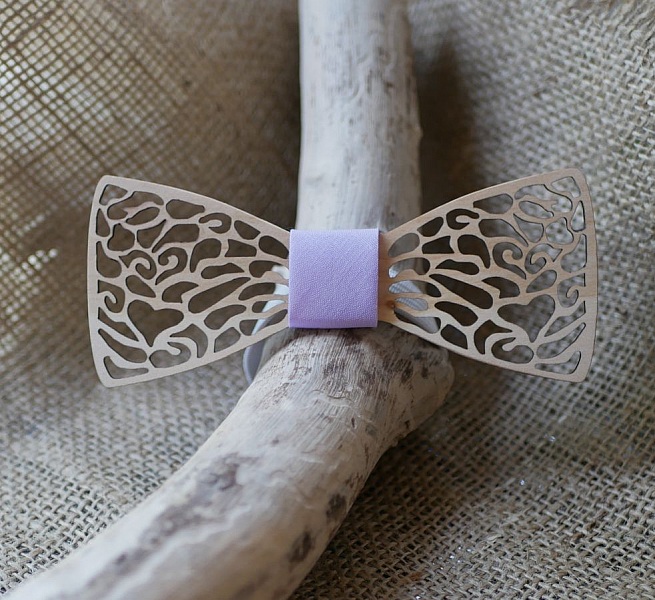 Fluga i tr&auml; med fin spets och dolt hj&auml;rta