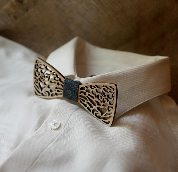 Fluga i tr&auml; med fin spets och dolt hj&auml;rta