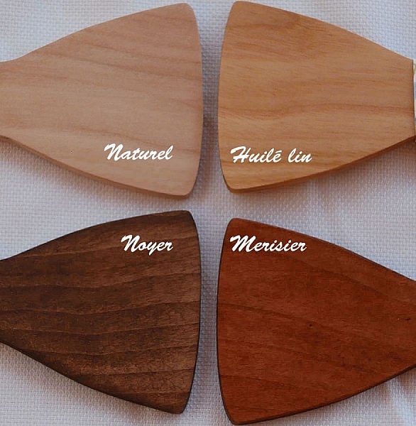 Échantillons de nœuds papillon en bois aux essences variées.