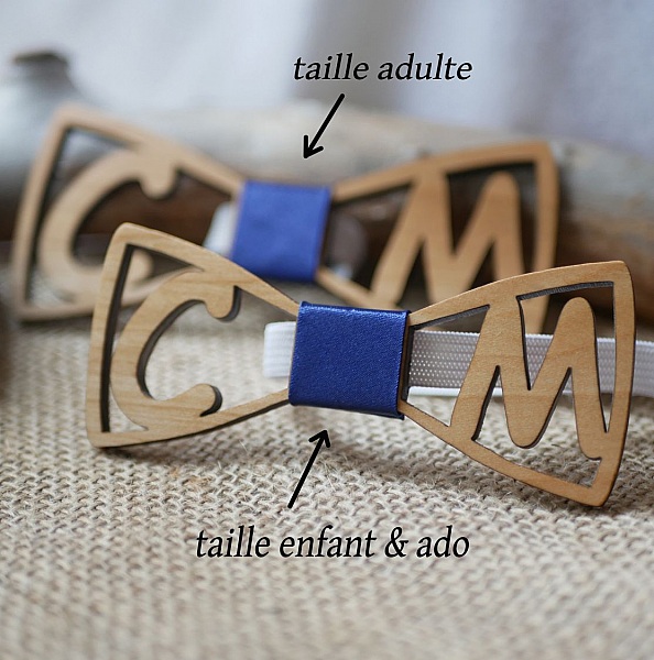 Fluga i tr&auml; med 2 initialer f&ouml;r barn