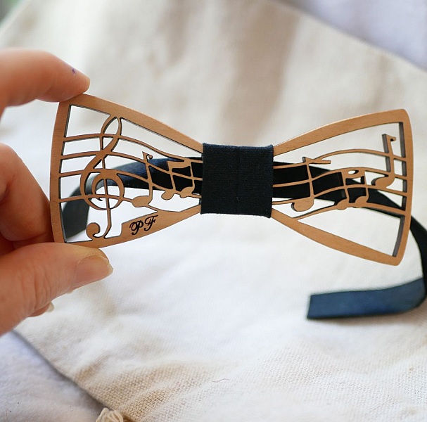 Tr&auml;b&aring;gsbinda med musiktema, partitur och diskantnyckel, anpassningsbar