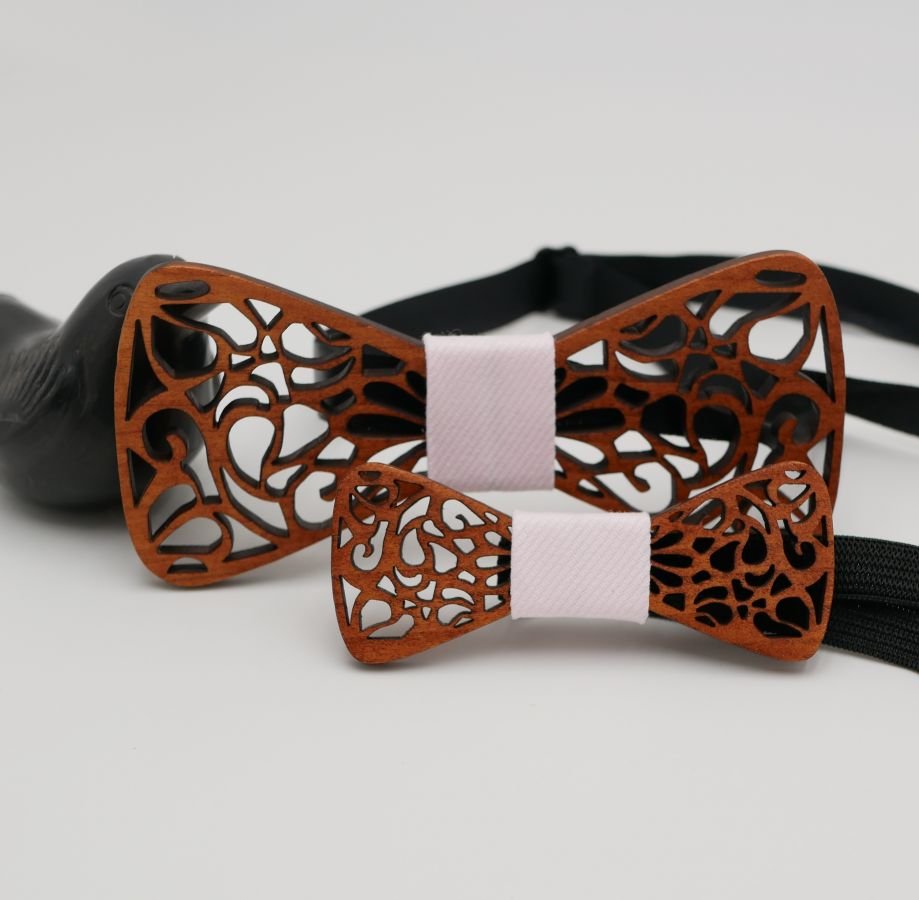 Minifluga i trä med eleganta kurvor