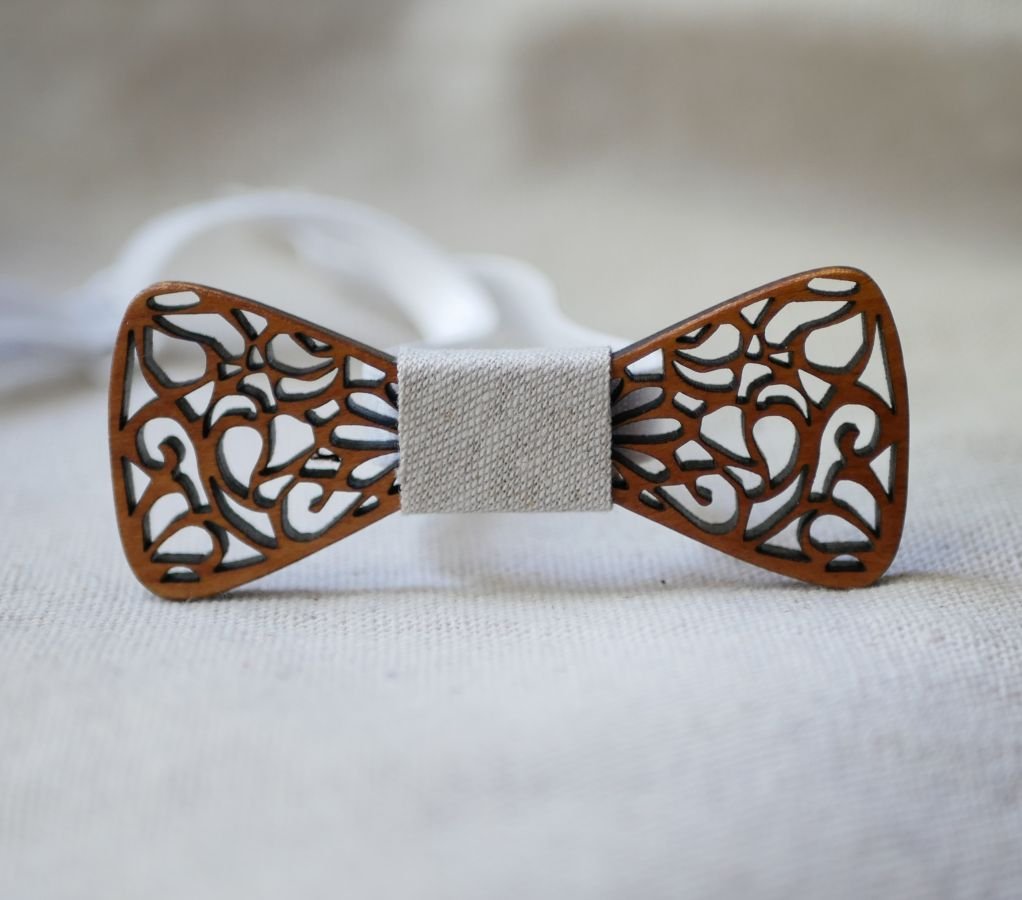 Minifluga i trä med eleganta kurvor