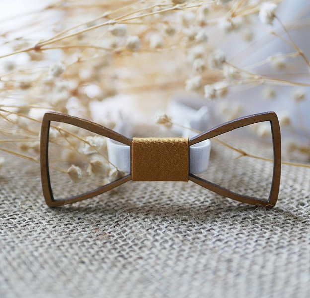 Miniband i tr&auml; med urholkad arasbesques 