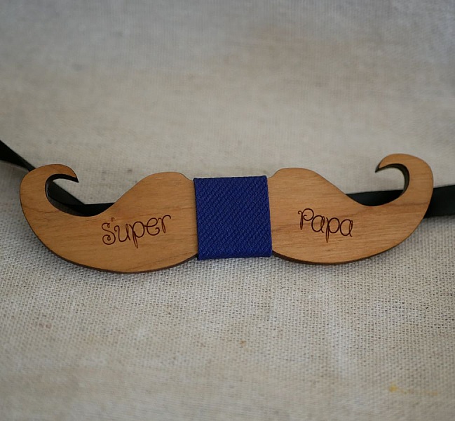 Noeud papillon moustache en bois personnalisé Super Papa.