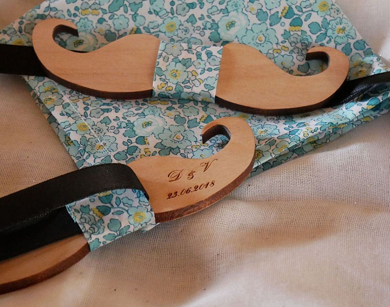 Kirskogsnatt med mustasch som kan anpassas till din personliga stil, tillverkad i Frankrike.