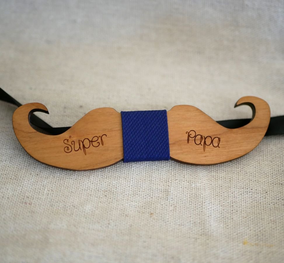 Kirskogsnatt med mustasch som kan anpassas till din personliga stil, tillverkad i Frankrike.