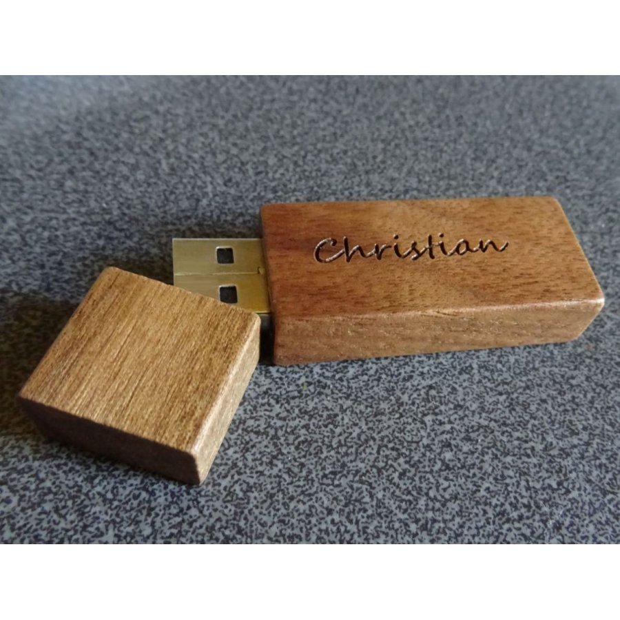 Liten graverad USB-nyckel i valnötsträ för personlig anpassning