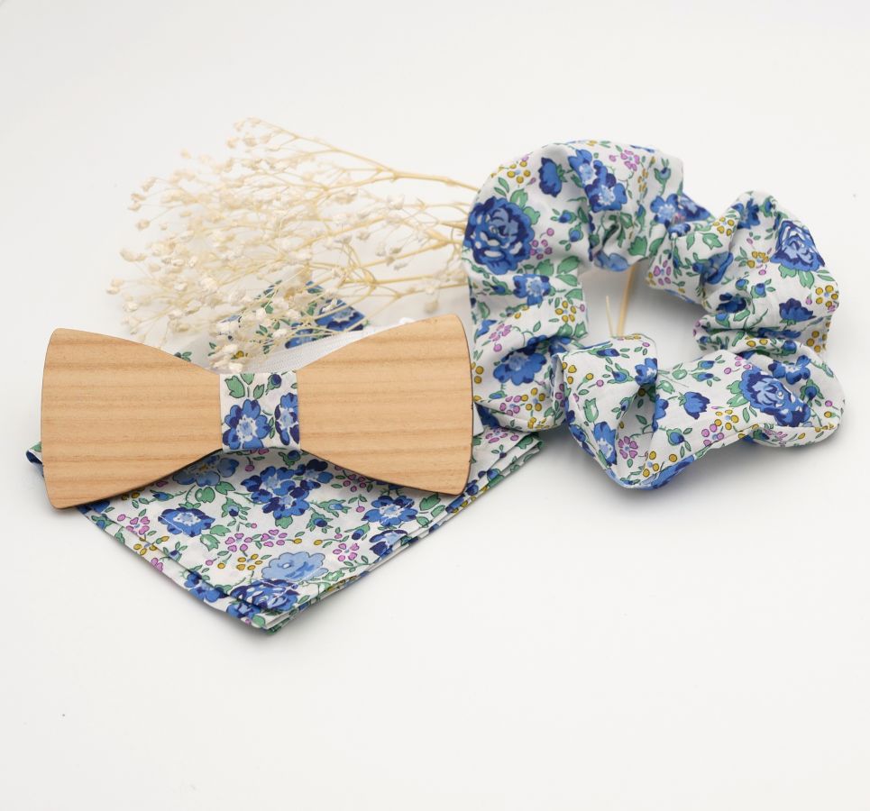 Liberty Blue trä Bow Tie Pouch